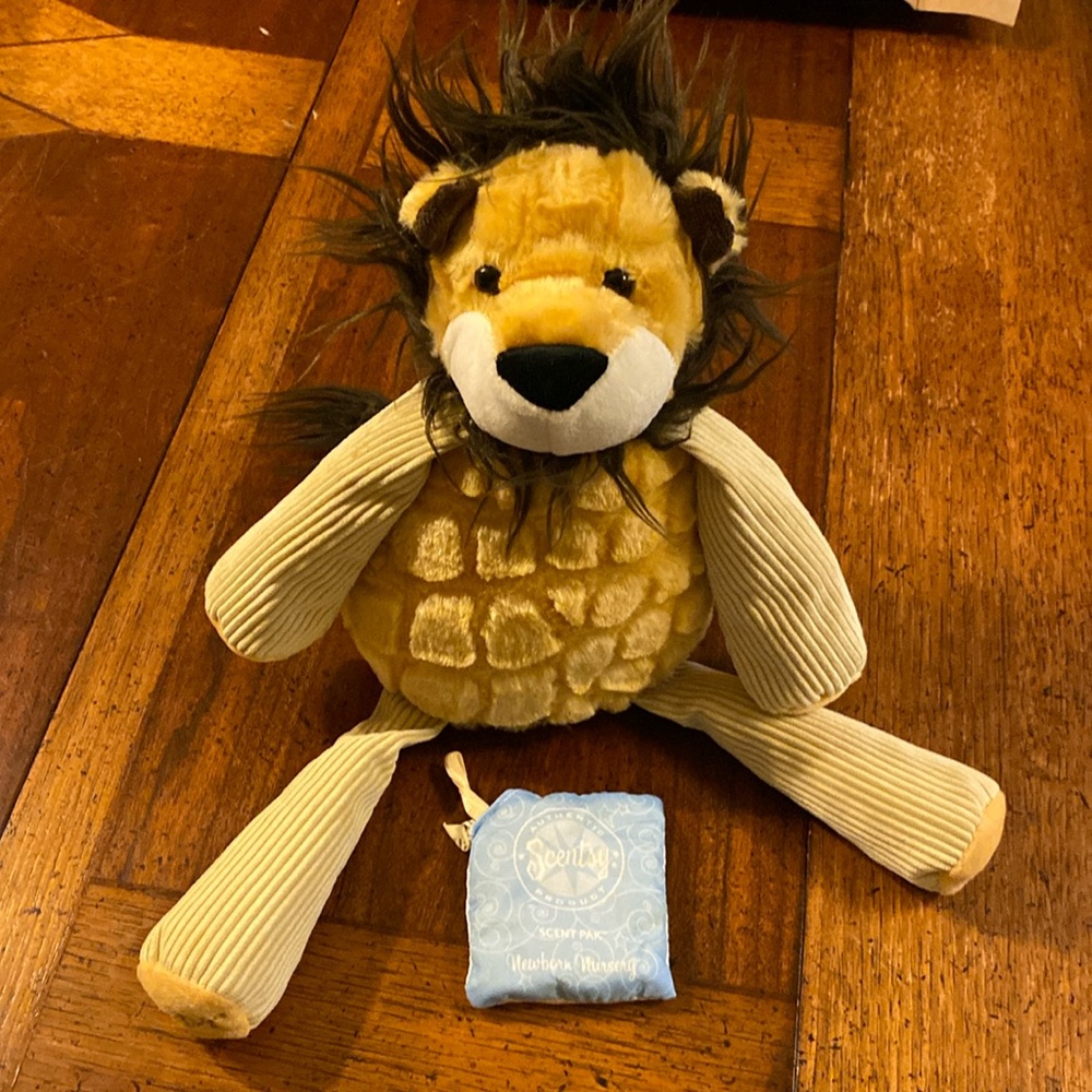 Scentsy Roarbert the Lion Buddy with Newborn Nursery Scent pak